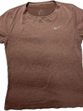 Nike Dri-FIT Women's Short Sleeve Tee in Dusty pink